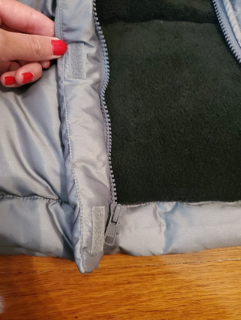 GAP Vintage Silver Puffer Vest - Women's Medium - Picture 7 of 9